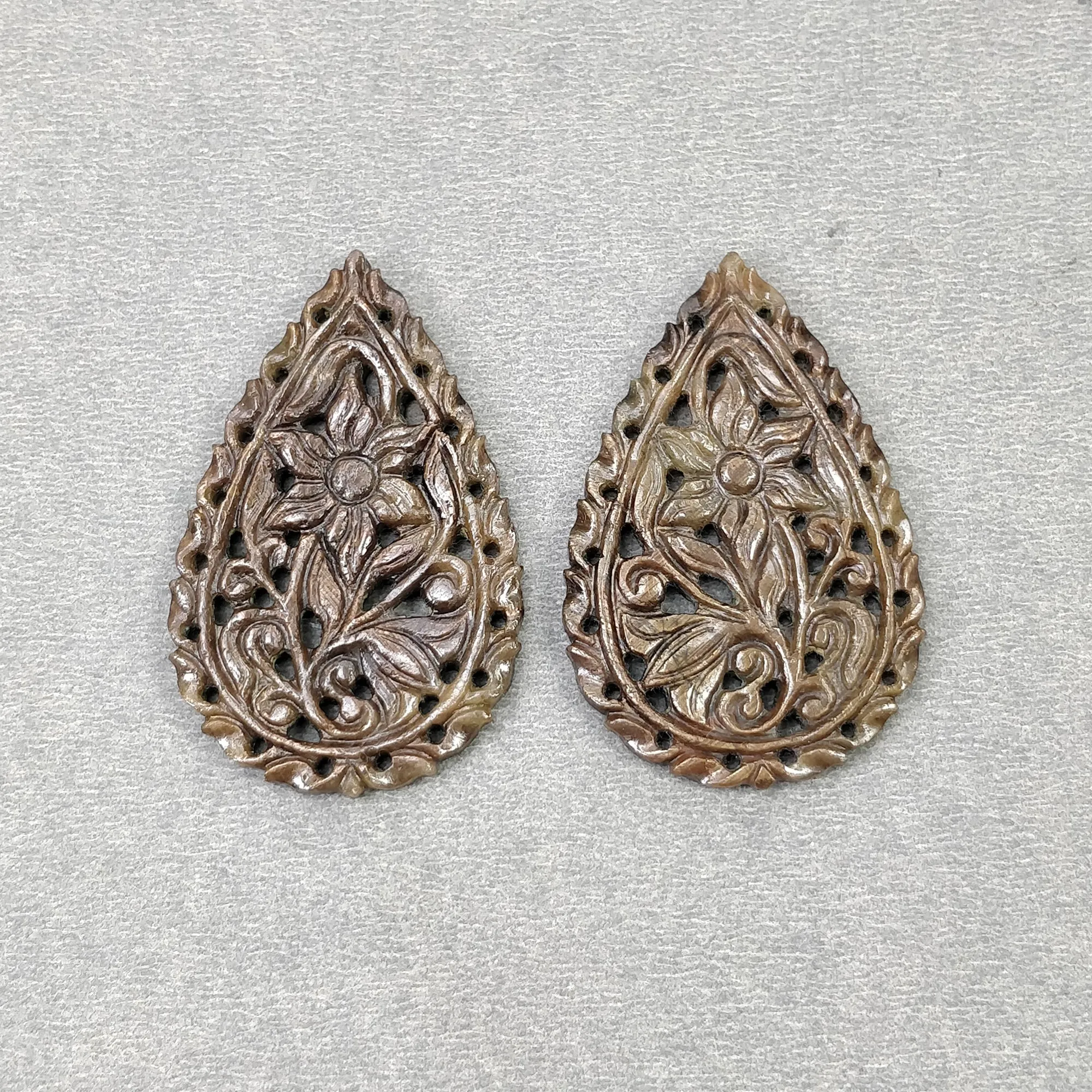 GOLDEN BROWN Chocolate Sheen SAPPHIRE Gemstone Carving : 82.11cts Natural Untreated Sapphire Hand Carved Pear 44*28.5mm Pair